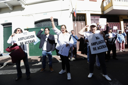 Vecinos del barrio 5 de Junio y La Victoria realizaron un plantón este 28 de mayo de 2025.