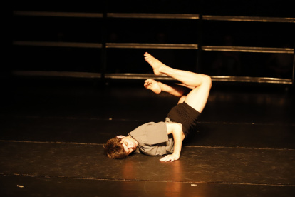 La pieza cuenta con la participación de trece bailarines de la Compañía Nacional de Danza.