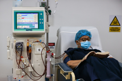 Unos 20.000 pacientes con insuficiencia renal, que requieren diálisis en Ecuador, viven desde hace año y medio una angustiosa incertidumbre.