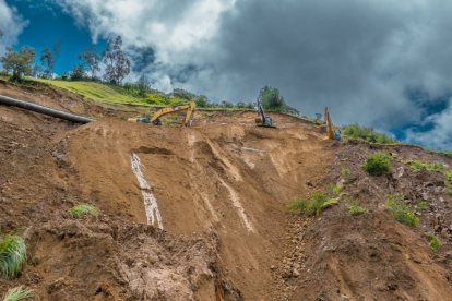 Loja sin agua debido a deslave.