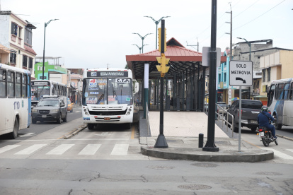 Multa por estacionarse en la Troncal 4 de la Metrovía es de $46, según ATM
