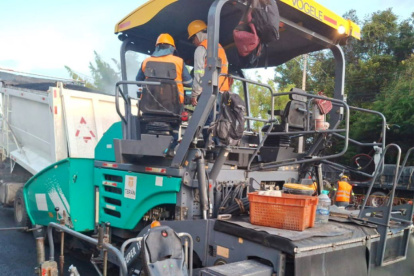 Problemas en la Refinería de Esmeraldas obligan a reprogramar obras de mantenimiento y rehabilitación vial en Quito.