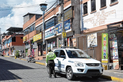 En La Planada, noroccidente de Quito, al activar la alarma, los vecinos comprobaron que otra vez no funciona, como pasó de enero a abril.2025.