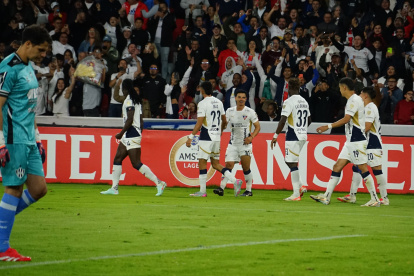 Liga de Quito derrotó 3-0 a Central Córdoba y sigue en competencia en la Copa Libertadores.