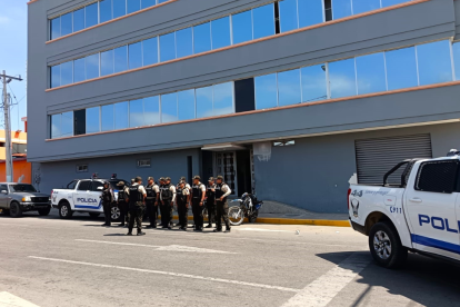 Agentes de la Policía Nacional realizaron un operativo que permitió la detención de cuatro personas en La Libertad por presunta receptación.