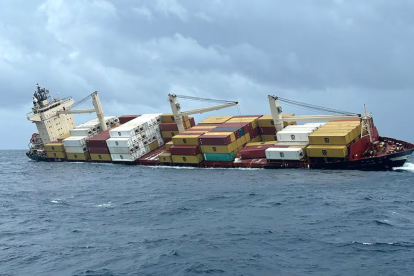 Autoridades indias monitorean la zona del hundimiento del MSC ELSA 3 en busca de fugas de combustible