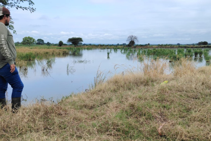 Santa Lucía. Todavía se ve el agua que queda de la inundación que hubo.