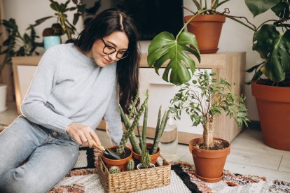 Cuidar las plantas y pasar tiempo al aire libre ayuda a reducir nuestros niveles de estrés, ansiedad y fatiga mental.