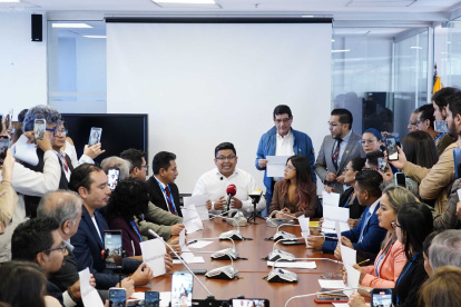 Previo al inicio del debate de la ley urgente, el correísmo anunció su posición frente al primer debate.