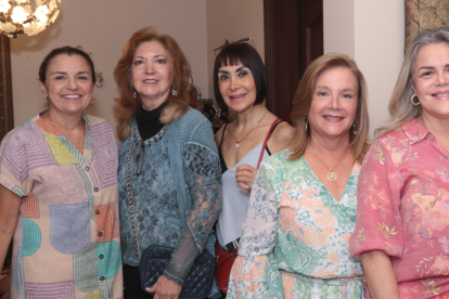 Ruth Edgecombe, Cecilia de Pérez, Gioconda Bacigalupo, Sonia Borja y Arita Orbe.