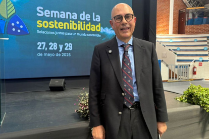 Educación. Francesc Pedró, director del Instituto Internacional de la UNESCO para la Educación Superior, visitó la PUCE en la II Semana de la Sostenibilidad.