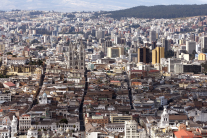 Una vista panorámica de la ciudad de Quito en la actualidad, con sus edificaciones representativas.