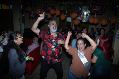Matiné para adultos mayores en la discoteca El Colonial.