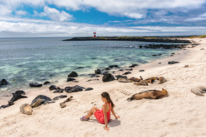 Ciudadanos aprovechan el feriado de agosto para pasear.