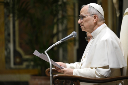 El papa León se dirige a una audiencia con participantes y representantes de movimientos pacifistas, en la Ciudad del Vaticano.