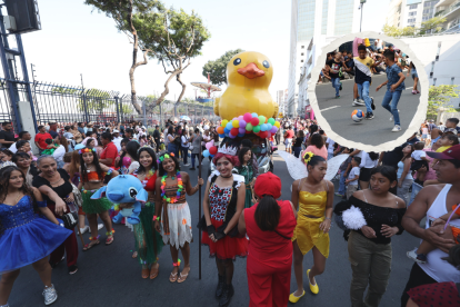 El desfile La Ruta Mágica llamó la atención de los niños en su día. Infantes aprovecharon que la avenida Malecón se peatonalizó y jugaron.