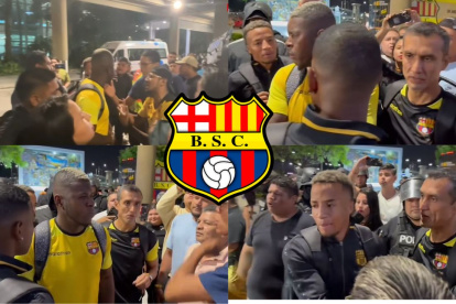 Gabriel Cortez y Byron Castillo hablando con hinchas de Barcelona SC.
