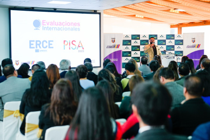 Más de 30.000 estudiantes ecuatorianos rinden las pruebas internacionales PISA y ERCE 2025 para evaluar su aprendizaje en áreas clave como Matemáticas, Lectura y Ciencias.