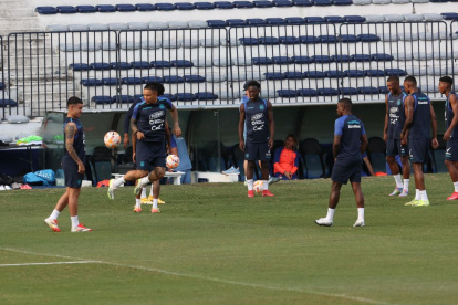 Primer entrenamiento de la selección de Ecuador antes de jugar contra Brasil.