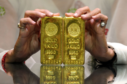 Dos lingotes de oro.