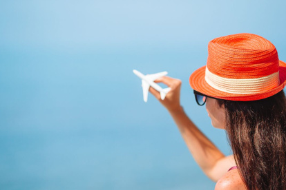 Viajar desde Ecuador en 2025 sigue ofreciendo varias facilidades para quienes desean movilizarse al extranjero sin preocuparse por el cambio de divisas