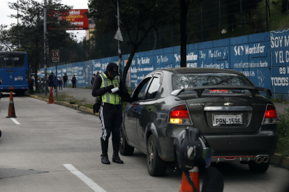 Quito es una de las ciudades con mayor congestión vial de la región. La medida vehicular busca reducir el tráfico a horas pico.