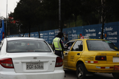 Las excepciones al Pico y placa son exclusivamente para vehículos oficiales, transporte público y personas de la tercera edad y con discapacidad.
