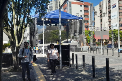 El Municipio colocó una tarima entre la av. Amazonas y calle Jorge Washington para desarrollar un evento de la Alcaldía.