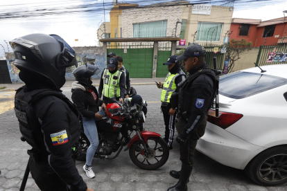 En la calle Carlos Mantilla, en Calderón, se revisó a motos y autos. Un día antes se capturó al hermanos de alias Fito.