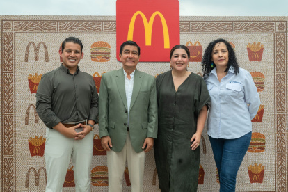 Daniel Sánchez, Director Nacional de la Agencia Nacional de Regulación, Control y Vigilancia Sanitaria (Arcsa); Wilson Cañizares, Alcalde de Daule; Gina Castagneto, Directora General de Arcos Dorados Ecuador (McDonald’s en el país); Dolores Prado, Directora Ejecutiva de Holcim Ecuador.