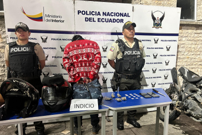 A los sospechosos se les encontró un arma blanca y sustancias sujetas a fiscalización.
