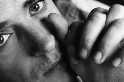 El nombre de Gustavo Cerati se ha vuelto tendencia, no por su música, sino por un macabro hallazgo en una antigua vivienda suya.