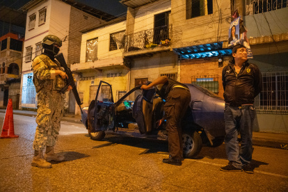 Ciertos ciudadanos sienten que los militares observan como si todos fuéramos sospechosos