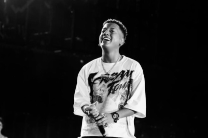 Jombriel reveló las dificultades que atravesó en su camino hacia el reconocimiento en la industria musical ecuatoriana.