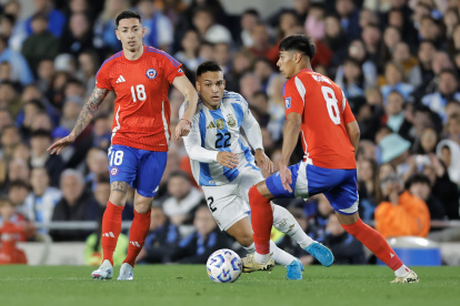 Argentina y Chila chocan en las Eliminatorias Sudamericanas 2026.