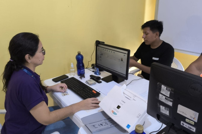 Usuarios son atendidos en una jornada extraordinaria de la ANT