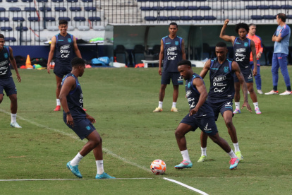 Entrenamiento de la selección ecuatoriana del lunes 2 de junio en el estadio George Cawell, de Guayaquil.