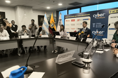 Miguel Ángel González, presidente de la Cámara de Comercio de Guayaquil, ofrece detalles del evento.