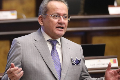 Alfredo Serrano, del PSC, señaló que no se entregó las hojas de vida de Lama y los demás integrantes de la terna de Daniel Noboa, para designar al nuevo presidente del IESS.