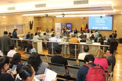 En la sala de sesiones del Concejo Metropolitano se realizó el sorteo de cupos.