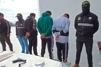 En un operativo en Iñaquito, la Policía capturó a tres sujetos con presuntos nexos con Los Tiguerones, grupo delictivo vinculado al crimen organizado en Ecuador.