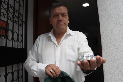 William Aulestia preside la Asociación de Pacientes Trasplantados, que exige medicamentos inmunosupresores, para seguir con vida.