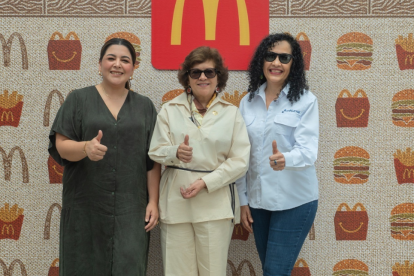 Gina Castagneto, Ivonne Núñez y Dolores Prado.