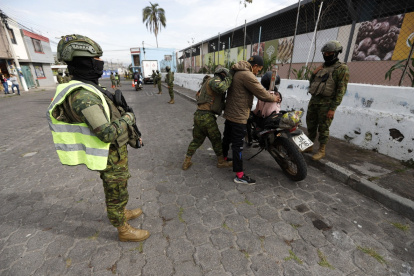 Los integrantes de las Fuerzas Armadas y Policía serán evaluados cada seis meses.