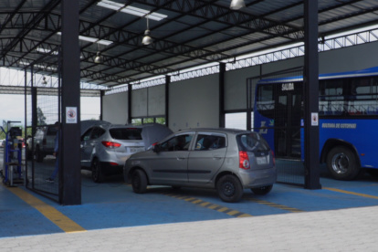 Los ciudadanos buscan matricular sus vehículos para evitar multas.