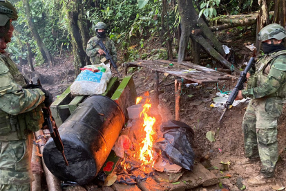 El bloque de seguridad halló municiones eslabonadas, pertrechos militares y diversos utensilios de cocina,