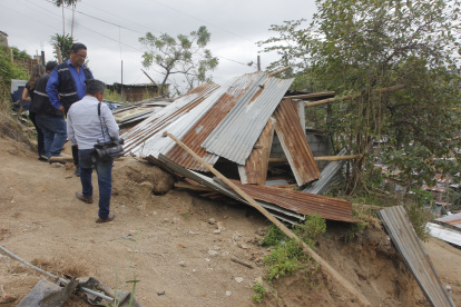 En un sector de la Nueva Prosperina, noroeste de Guayaquil, la Policía encontró cisterna donde escondían a personas secuestradas.