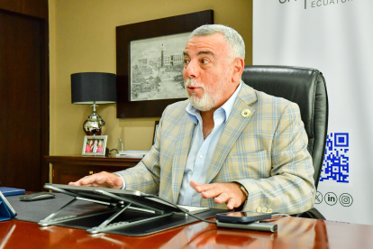 Navarro tiene 35 años de experiencia en el sector empresarial. Hoy preside el Comité Empresarial Ecuatoriano (CEE).