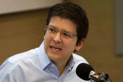 El joven político está herido de bala tras sufrir un atentado.