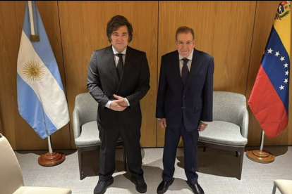 El presidente de Argentina, Javier Milei, se reunió este domingo en Madrid con el dirigente opositor venezolano Edmundo González Urrutia.